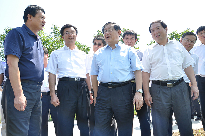 十三屆全國政協(xié)副主席、致公黨中央主席、中國科學技術(shù)協(xié)會主席萬鋼視察萊克小龍蝦選育繁育中心